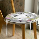 - RealHomes Yuvarlak Fermuarlı Minder - Realhomes  Realhomes Piero Fornasetti Tasarımlı Yuvarlak Fermuarlı Sandalye Minderi Realhomes