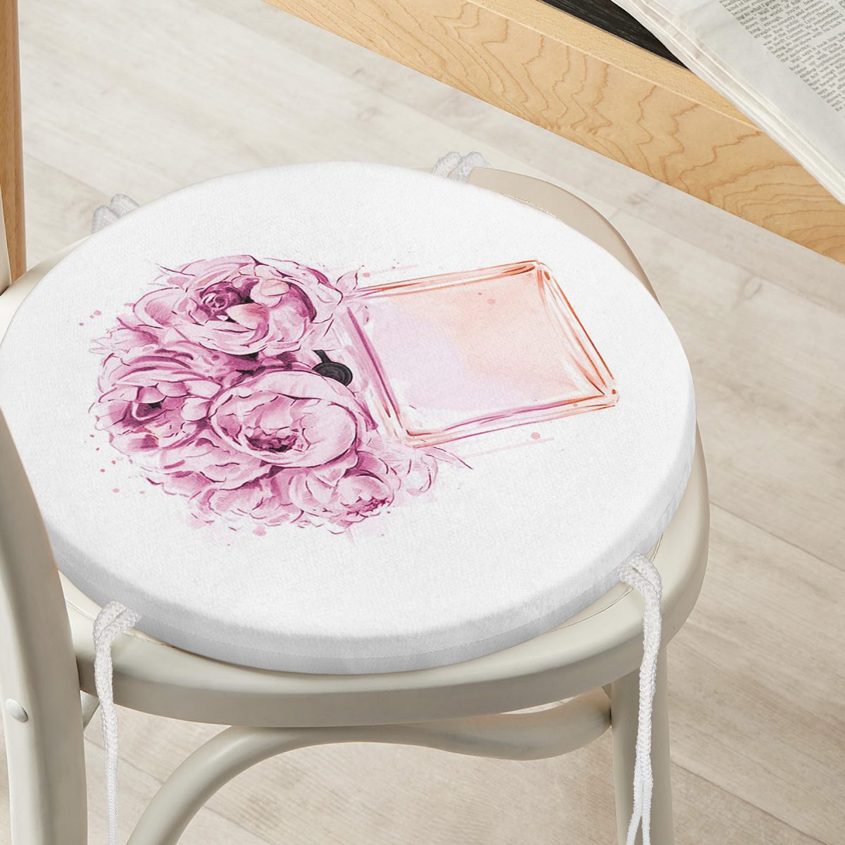 Coco Parfüm Tasarımlı Dijital Baskılı Modern Yuvarlak Fermuarlı Sandalye Minderi Realhomes