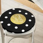 - RealHomes Yuvarlak Fermuarlı Minder - Realhomes  Siyah Zeminde Sweet Holiday Tasarımlı Dijital Baskılı Yuvarlak Fermuarlı Sandalye Minderi Realhomes
