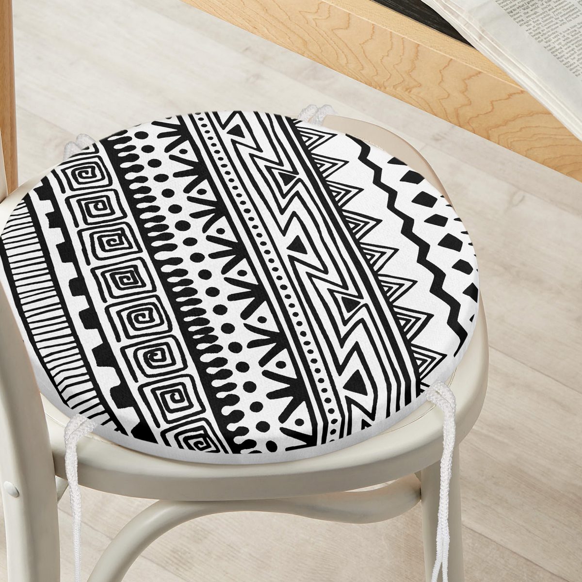 Siyah Beyaz Modern African Motifli Modern Yuvarlak Fermuarlı Sandalye Minderi Realhomes