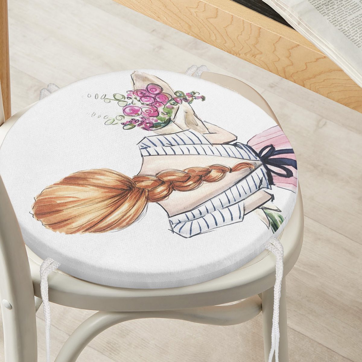 Çiçekli Kız Çizimli Modern Yuvarlak Fermuarlı Sandalye Minderi Realhomes
