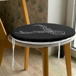 - RealHomes Yuvarlak Fermuarlı Minder - Realhomes  Siyah Zeminli Geometrik Geyik Çizimli Modern Yuvarlak Fermuarlı Sandalye Minderi Realhomes