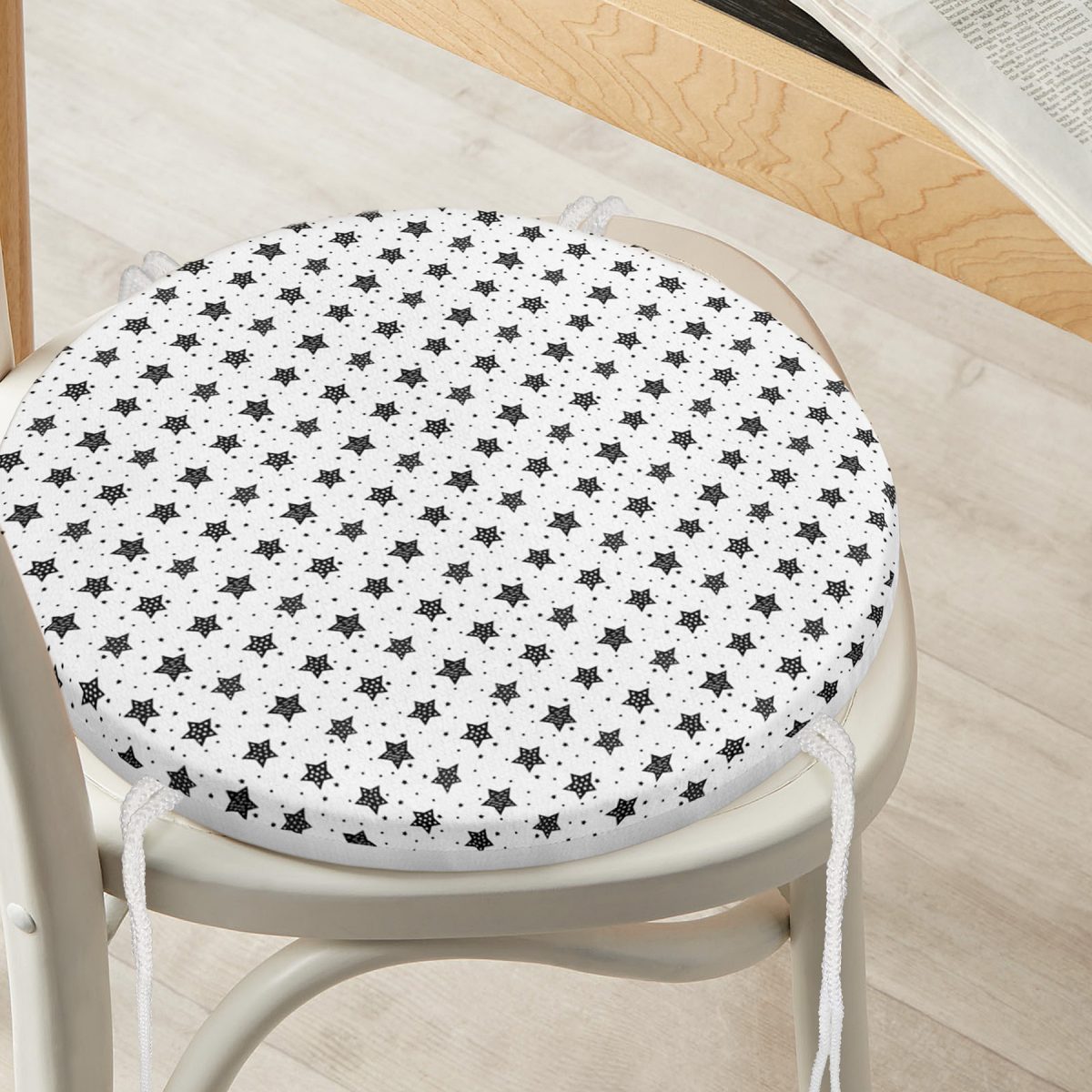Beyaz Zemin Siyah Kalp Desenli Özel Tasarımlı Dijital Baskılı Modern Yuvarlak Fermuarlı Sandalye Minderi Realhomes