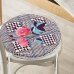 - RealHomes Yuvarlak Fermuarlı Minder - Realhomes  Ekose Zeminde Kırmızı Çiçekler Dijital Baskılı Modern Yuvarlak Fermuarlı Sandalye Minderi Realhomes