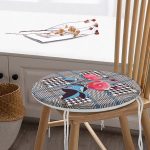 - RealHomes Yuvarlak Fermuarlı Minder - Realhomes  Ekose Zeminde Kırmızı Çiçekler Dijital Baskılı Modern Yuvarlak Fermuarlı Sandalye Minderi Realhomes