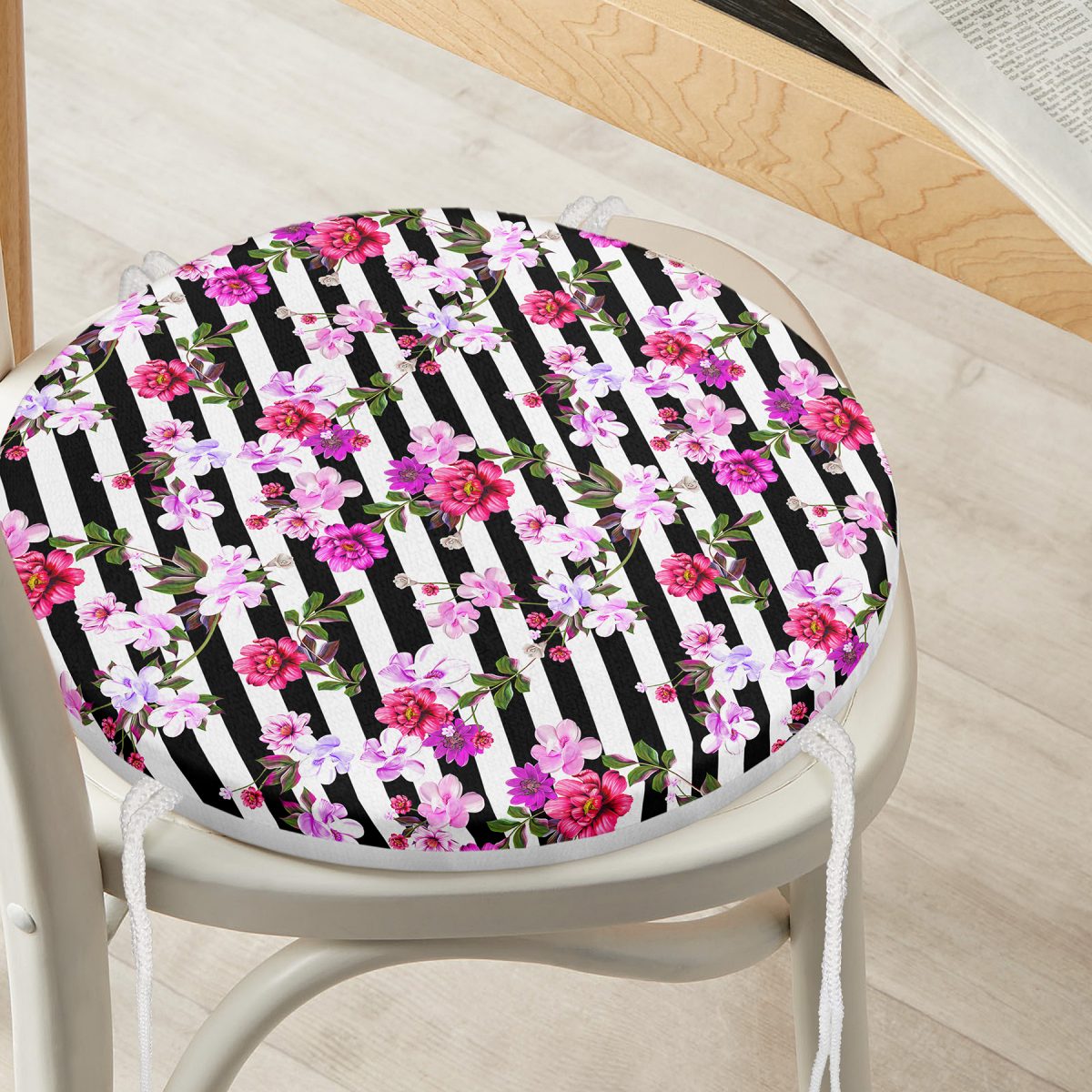 Çizgili Zeminde Çiçekler Özel Tasarım Dijital Baskılı Modern Yuvarlak Fermuarlı Sandalye Minderi Realhomes