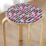 - RealHomes Yuvarlak Fermuarlı Minder - Realhomes  Çizgili Zeminde Çiçekler Özel Tasarım Dijital Baskılı Modern Yuvarlak Fermuarlı Sandalye Minderi Realhomes