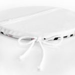 - RealHomes Yuvarlak Fermuarlı Minder - Realhomes Siyah Zikzak Zeminde İlkbahar Çiçekleri Temalı Yuvarlak Fermuarlı Sandalye Minderi Realhomes