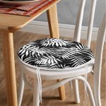 - RealHomes Yuvarlak Fermuarlı Minder - Realhomes  Siyah Zeminde Beyaz Yaprak Tasarımlı Dijital Baskılı Yuvarlak Fermuarlı Sandalye Minderi Realhomes