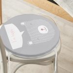 - RealHomes Yuvarlak Fermuarlı Minder - Realhomes Gri Zeminde Mutlu Ayıcık Desenli Bebek Odası Yuvarlak Fermuarlı Sandalye Minderi Realhomes