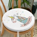 - RealHomes Yuvarlak Fermuarlı Minder - Realhomes  Realhomes Beyaz Zeminde Unicorn Motifli Modern Yuvarlak Fermuarlı Sandalye Minderi Realhomes