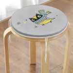 - RealHomes Yuvarlak Fermuarlı Minder - Realhomes Realhomes Gri Zeminde Atkılı Baykuş Desenli Modern Yuvarlak Fermuarlı Sandalye Minderi Realhomes