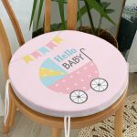 - RealHomes Yuvarlak Fermuarlı Minder - Realhomes Pembe Zeminli Bebek Arabası Temalı Özel Tasarımlı Dijital Baskılı Çocuk Odası Yuvarlak Fermuarlı Sandalye Minderi Realhomes