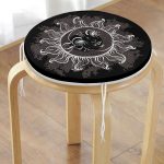 - RealHomes Yuvarlak Fermuarlı Minder - Realhomes Realhomes Özel Tasarım Güneş Ay Motifli Yuvarlak Fermuarlı Sandalye Minderi Realhomes