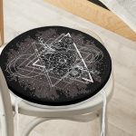 - RealHomes Yuvarlak Fermuarlı Minder - Realhomes  Siyah Zeminde Beyaz Modern Desenli Yuvarlak Fermuarlı Sandalye Minderi Realhomes