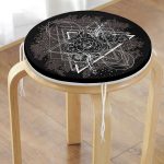 - RealHomes Yuvarlak Fermuarlı Minder - Realhomes  Siyah Zeminde Beyaz Modern Desenli Yuvarlak Fermuarlı Sandalye Minderi Realhomes