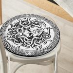 - RealHomes Yuvarlak Fermuarlı Minder - Realhomes Realhomes Eski Medusa Özel Tasarım Yuvarlak Fermuarlı Sandalye Minderi Realhomes