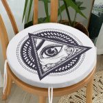 - RealHomes Yuvarlak Fermuarlı Minder - Realhomes  Beyaz Zeminde Lacivert Üçüncü Göz Dijital Baskılı Yuvarlak Fermuarlı Sandalye Minderi Realhomes