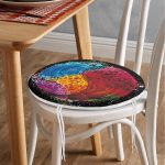 - RealHomes Yuvarlak Fermuarlı Minder - Realhomes  Siyah Zeminde Renkli Uzak Doğu Denge İkonlu Dijital Baskılı Yuvarlak Fermuarlı Sandalye Minderi Realhomes