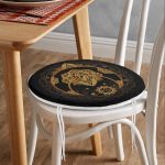 - RealHomes Yuvarlak Fermuarlı Minder - Realhomes Siyah Zeminde Gold Hilal İçerisinde Üçüncü Göz Motifli Yuvarlak Fermuarlı Sandalye Minderi Realhomes