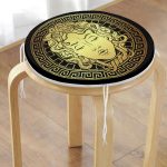 - RealHomes Yuvarlak Fermuarlı Minder - Realhomes  Realhomes Özel Tasarım Siyah Zeminde Gold Medusa Yuvarlak Fermuarlı Sandalye Minderi Realhomes