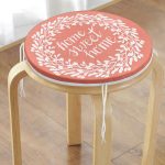 - RealHomes Yuvarlak Fermuarlı Minder - Realhomes  Home Sweet Home Dijital Baskılı Yuvarlak Fermuarlı Sandalye Minderi Realhomes