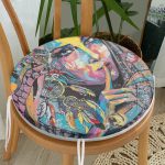 - RealHomes Yuvarlak Fermuarlı Minder - Realhomes  Sulu Boya Tüy Motifli Renkli Kadın Özel Tasarım Yuvarlak Fermuarlı Sandalye Minderi Realhomes