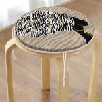 Vizon Zeminde Zenci Kadın Tasarımlı Modern Yuvarlak Fermuarlı Sandalye Minderi Realhomes