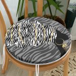 - RealHomes Yuvarlak Fermuarlı Minder - Realhomes  Siyah Ve Karamel Zeminde Zenci Kadın Dijital Baskılı Yuvarlak Fermuarlı Sandalye Minderi Realhomes