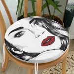 - RealHomes Yuvarlak Fermuarlı Minder - Realhomes Kırmızı Dudaklı Kara Kalem Çizimli Özel Tasarım Yuvarlak Fermuarlı Sandalye Minderi Realhomes