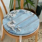- RealHomes Yuvarlak Fermuarlı Minder - Realhomes  Mavi Ahşap Zeminli Bahar Motifli Yuvarlak Fermuarlı Sandalye Minderi Realhomes