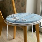 - RealHomes Yuvarlak Fermuarlı Minder - Realhomes  Mavi Ahşap Zeminli Bahar Motifli Yuvarlak Fermuarlı Sandalye Minderi Realhomes