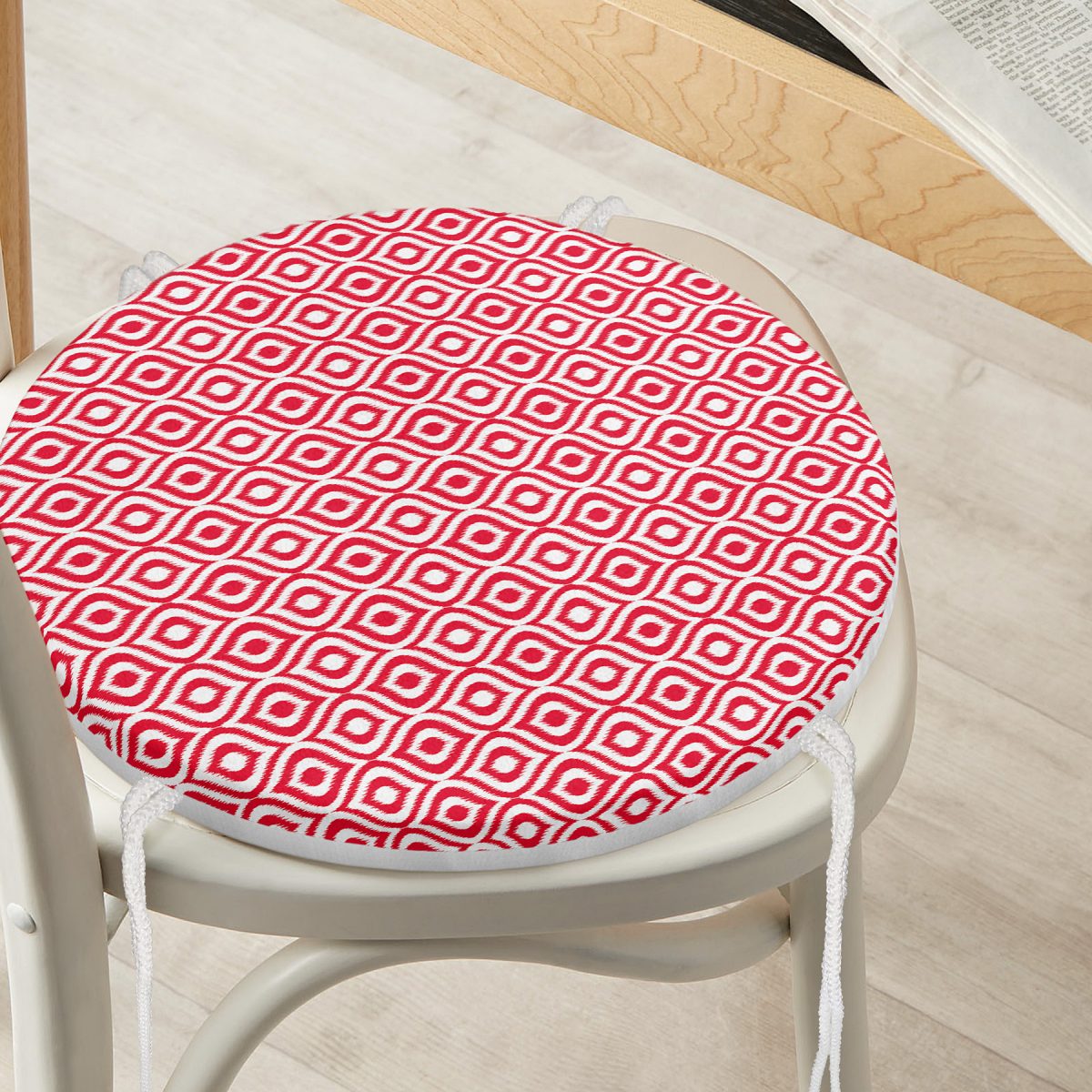 Özel Tasarım Kırmızı İkat Desenli Dijital Baskılı Yuvarlak Fermuarlı Sandalye Minderi Realhomes