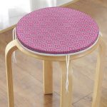 - RealHomes Yuvarlak Fermuarlı Minder - Realhomes  Özel Tasarım Gri Zeminde Fuşya İkat Desenli Dijital Baskılı Yuvarlak Fermuarlı Sandalye Minderi Realhomes