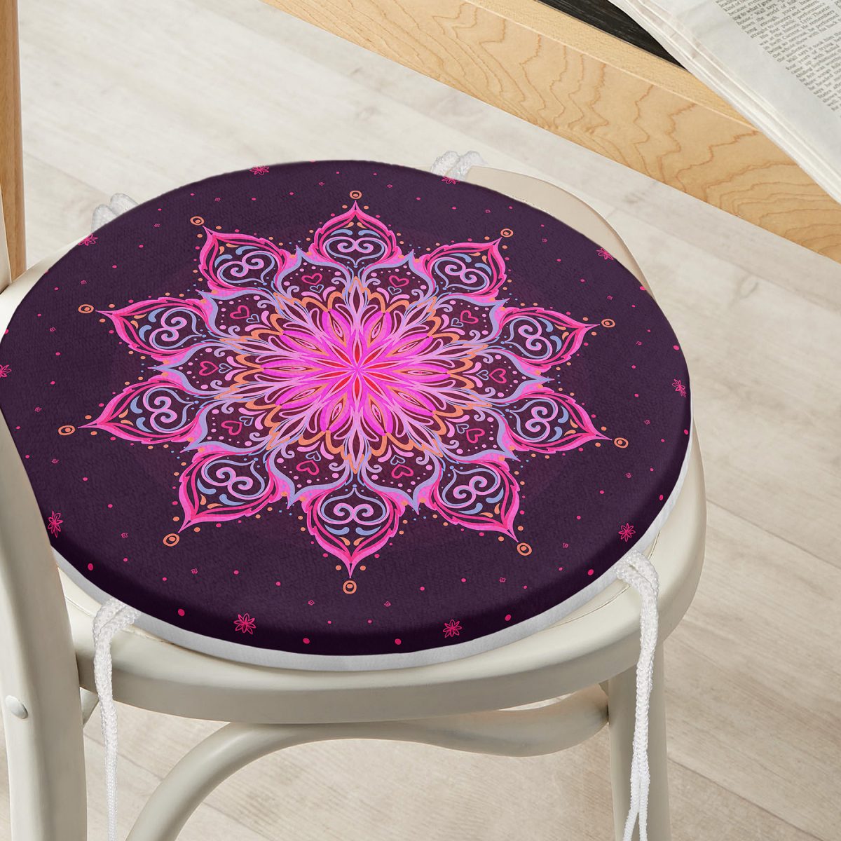 Siyah Zeminde Pembe Neon Mandala Desenli Yuvarlak Fermuarlı Sandalye Minderi Realhomes