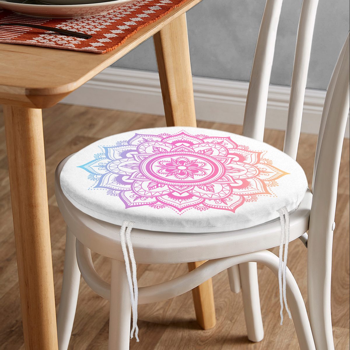 Beyaz Zeminde Pembe Mavi Mandala Desenli Özel Tasarım Yuvarlak Fermuarlı Sandalye Minderi Realhomes