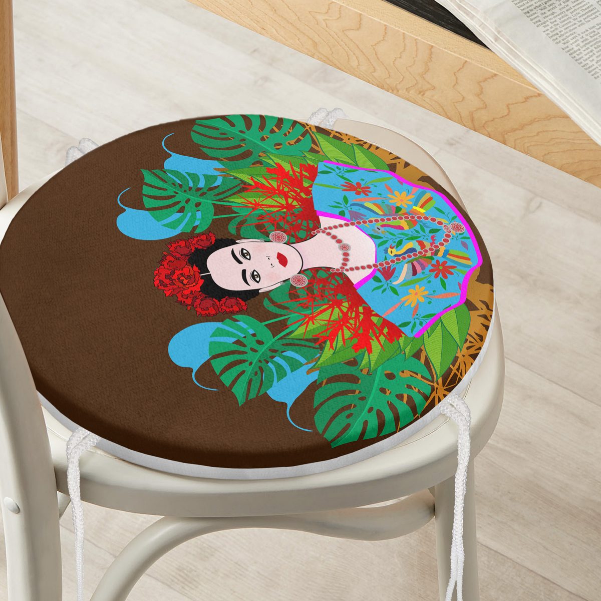 Kahverengi Zeminde Özel Tasarım Frida Kahlo Dijital Baskılı Yuvarlak Fermuarlı Sandalye Minderi Realhomes