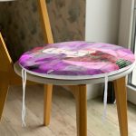 - RealHomes Yuvarlak Fermuarlı Minder - Realhomes  Siyah Zeminde Renkli Frida Desenli Yuvarlak Fermuarlı Sandalye Minderi Realhomes