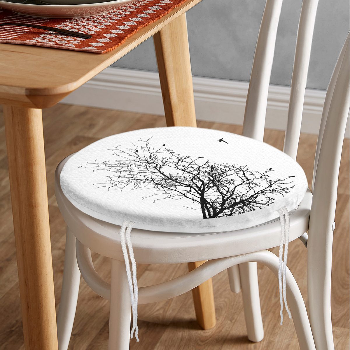 Realhomes Ağaç Dalı Kuş Tasarımlı Dijital Baskılı Yuvarlak Fermuarlı Sandalye Minderi Realhomes