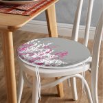 - RealHomes Yuvarlak Fermuarlı Minder - Realhomes Gri Zeminde Fuşya Ve Beyaz Çiçek Tasarımlı Yuvarlak Fermuarlı Sandalye Minderi Realhomes