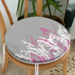 - RealHomes Yuvarlak Fermuarlı Minder - Realhomes Gri Zeminde Fuşya Ve Beyaz Çiçek Tasarımlı Yuvarlak Fermuarlı Sandalye Minderi Realhomes