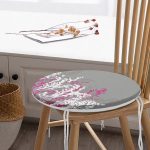 - RealHomes Yuvarlak Fermuarlı Minder - Realhomes Gri Zeminde Fuşya Ve Beyaz Çiçek Tasarımlı Yuvarlak Fermuarlı Sandalye Minderi Realhomes