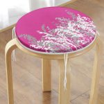 - RealHomes Yuvarlak Fermuarlı Minder - Realhomes  Fuşya Zeminde Beyaz Çiçek Dijital Baskılı Yuvarlak Fermuarlı Sandalye Minderi Realhomes