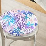 Beyaz Zeminde Renkli Ananas Yaprakları Desenli Dijital Baskılı Yuvarlak Fermuarlı Sandalye Minderi Realhomes