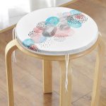 - RealHomes Yuvarlak Fermuarlı Minder - Realhomes  Beyaz Zeminde Renkli Yumurta Desenli Özel Tasarım Yuvarlak Fermuarlı Sandalye Minderi Realhomes