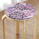 - RealHomes Yuvarlak Fermuarlı Minder - Realhomes  Lila Zeminli Leopar Desenli Dijital Baskılı Özel Tasarım Yuvarlak Fermuarlı Sandalye Minderi Realhomes