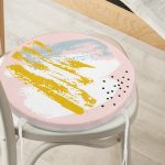 - RealHomes Yuvarlak Fermuarlı Minder - Realhomes Pembe Zemin Üzerinde Sulu Boya Beyaz Ve Mavi Çizimli Özel Tasarım Yuvarlak Fermuarlı Sandalye Minderi Realhomes