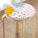 Kare Zeminde Yağlı Boya Çizimli Yuvarlak Fermuarlı Sandalye Minderi Realhomes