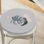 - RealHomes Yuvarlak Fermuarlı Minder - Realhomes  Gri Zemin Üzerinde Tropik Yaprak Desen Dijital Baskılı Yuvarlak Fermuarlı Sandalye Minderi Realhomes