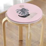 - RealHomes Yuvarlak Fermuarlı Minder - Realhomes Pembe Zeminde Tropik Yaprak Desen Dijital Baskılı Özel Tasarım Yuvarlak Fermuarlı Sandalye Minderi Realhomes